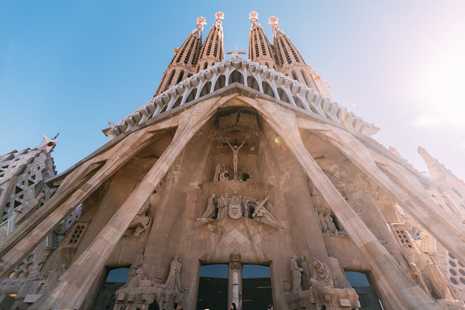 Sagrada Familia Guided Tour with Skip the Line Ticket - Meeting at Gaudí Avenue and entering the basilica