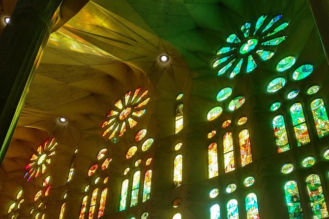 Sagrada Familia Guided Tour with Towers Access - Tower access, views, and the staircase down