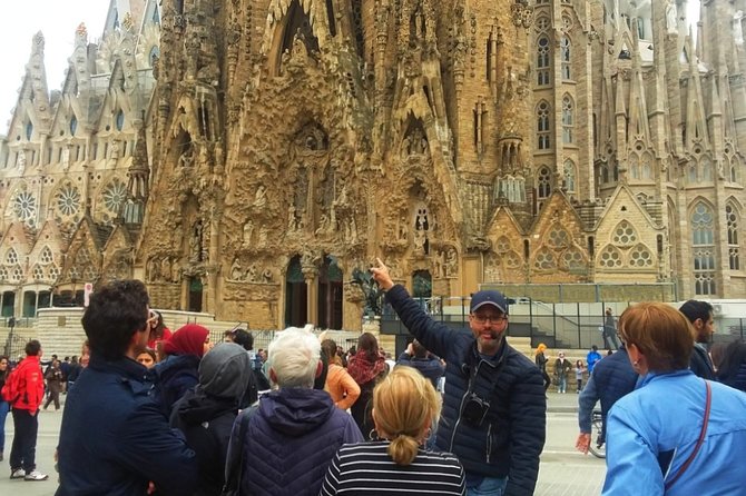 Sagrada Familia & Montserrat Small Group Tour with Hotel pick-up - Transport, walking, and the ten-hour pace