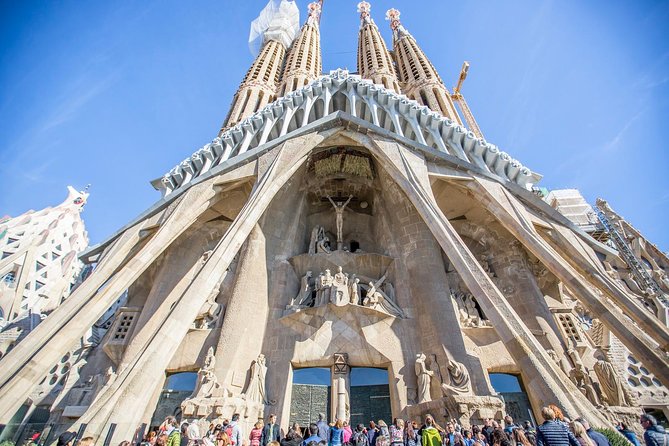 Sagrada Familia & Park Guell Guided Tour with Skip The Line - Why pairing Park Güell with Sagrada Familia works