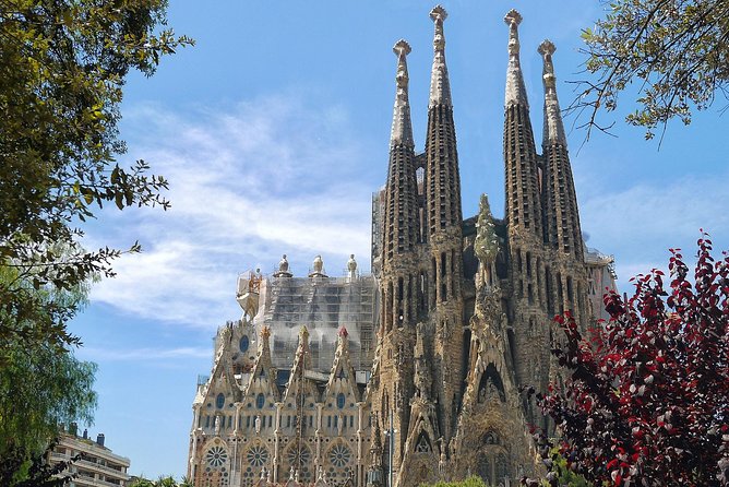 Sagrada Familia Skip the Line Tour Optional Small Group - Meeting the group at Av. de Gaudí, 3