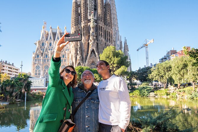 Sagrada Familia Small Group Guided Tour with Skip the Line Ticket - Why a guide helps at the Sagrada Familia