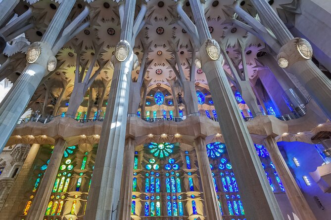 Sagrada Familia Small Group Guided Tour with Skip the Line Ticket - Inside the basilica: columns, vaults, and stained glass