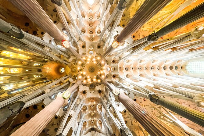 Sagrada Familia Small Group Guided Tour with Skip the Line Ticket - What the radio system adds