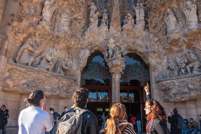 Sagrada Familia Small Group Guided Tour with Skip the Line Ticket - The guides who make the difference