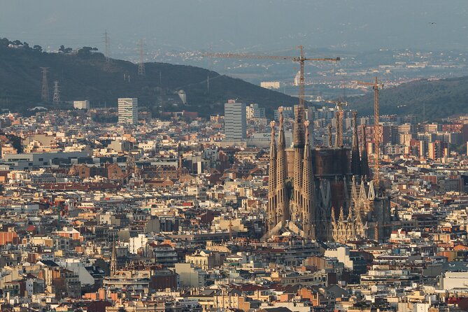 Sagrada Familia Small Group Tour with Skip the Line Ticket - Why the Sagrada Familia needs a guided visit