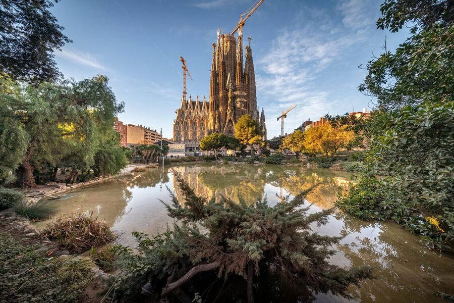 Sagrada Familia Tour with Express Entry and Local Guide - Why the Sagrada Familia rewards a guided visit
