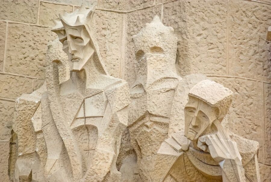 Sagrada Familia Tour with Express Entry and Local Guide - Should you book this Sagrada Familia tour?