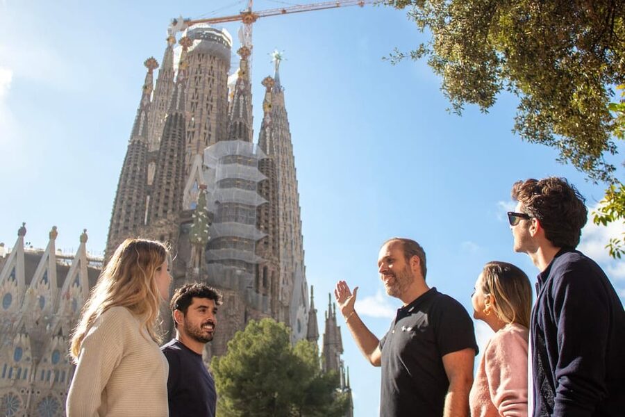 Sagrada Familia with Official Guide & Fast-Track Entry - Should you book the Sagrada Familia guided visit?