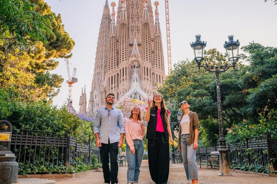 Sagrada Familia with Official Guide & Fast-Track Entry - Why a guide changes the Sagrada Familia visit