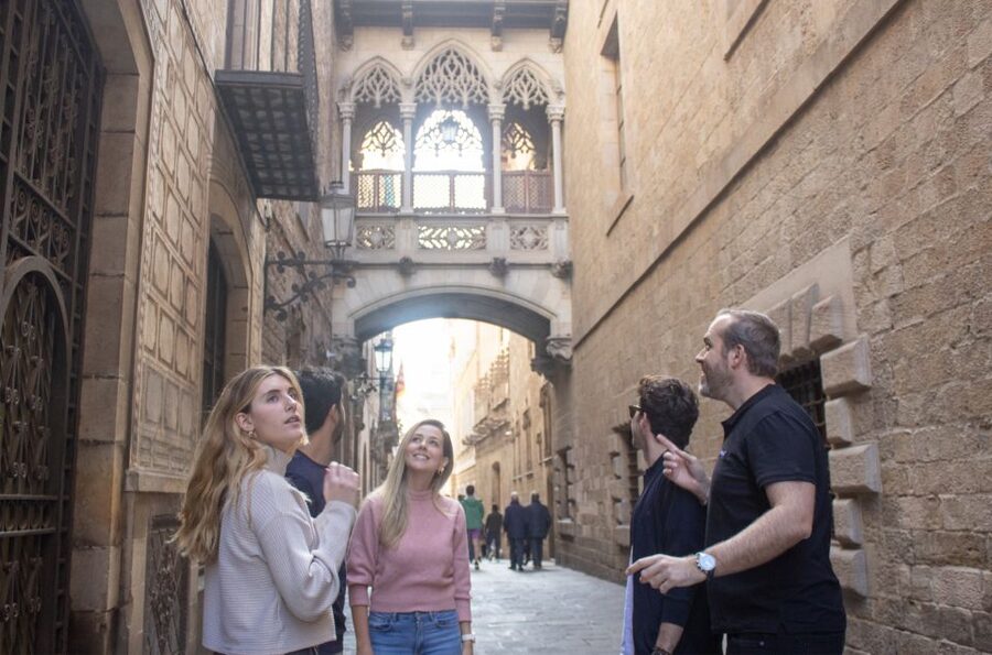 Sagrada Familia with Official Guide & Fast-Track Entry - What the guides add, and where the tour can vary
