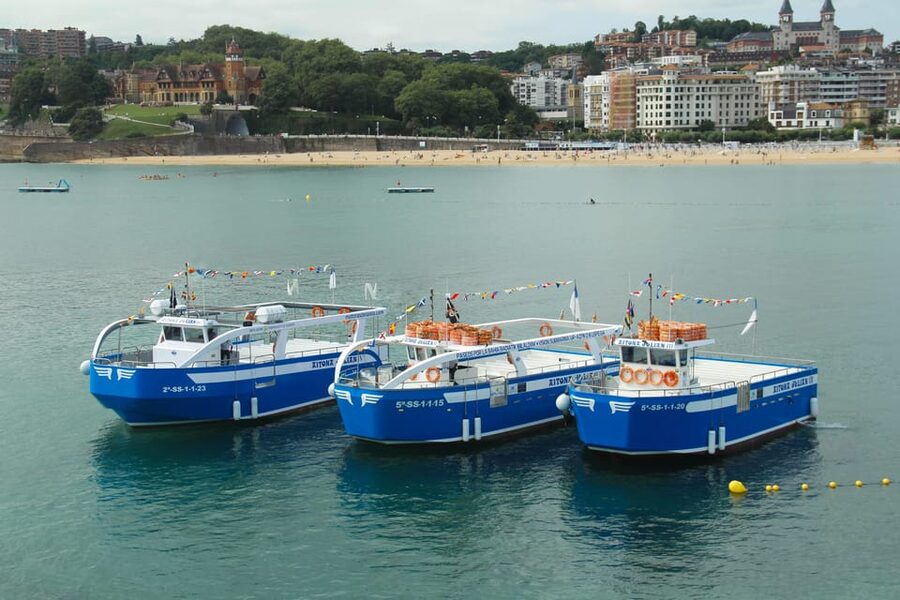 San Sebastian: Boat Tour with Stop at Santa Clara - A Short Crossing into La Concha Bay