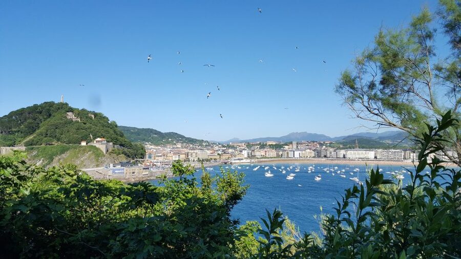 San Sebastian: Boat Tour with Stop at Santa Clara - Who Should Book the Santa Clara Boat Tour?