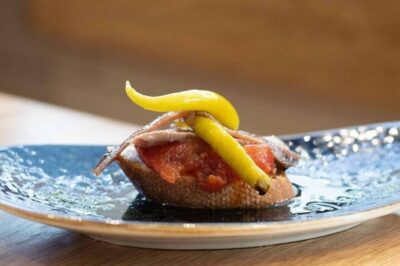 San Sebastian Food Tour: Pintxo Tasting Paired with Wines