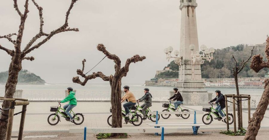 San Sebastian: Guided E-Bike Tour - Starting in the center and reaching La Concha Bay