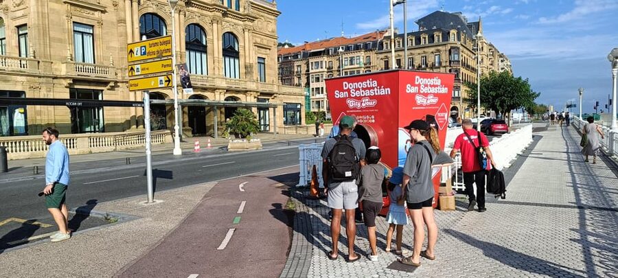 San Sebastian: Hop-On Hop-Off City Tour Bus - Miramar Palace and Buen Pastor Cathedral