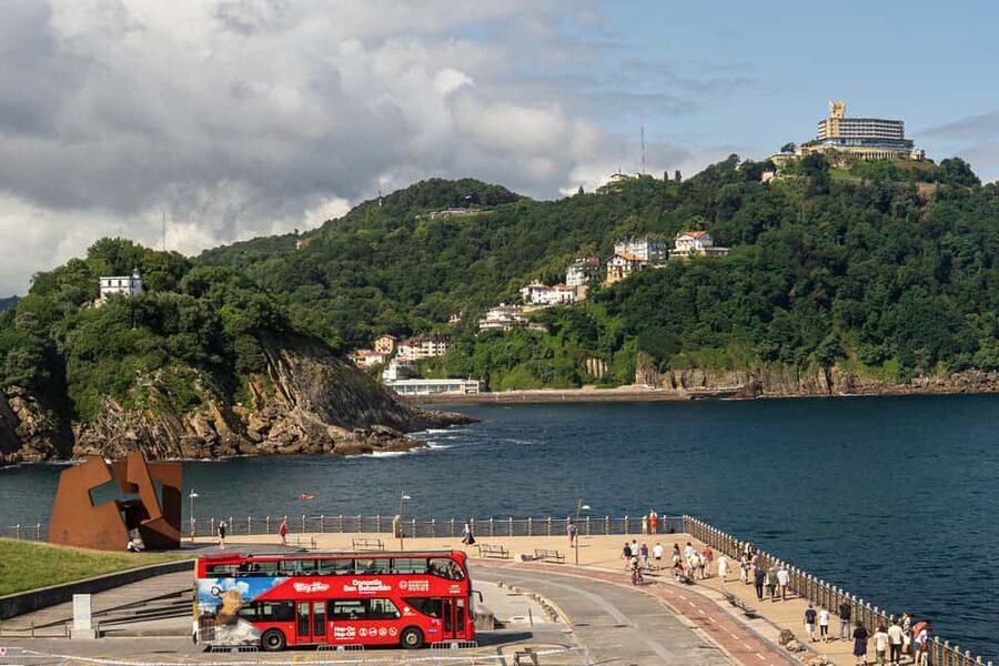 San Sebastian: Hop-On Hop-Off City Tour Bus - From Teatro Victoria Eugenia to the Parte Vieja