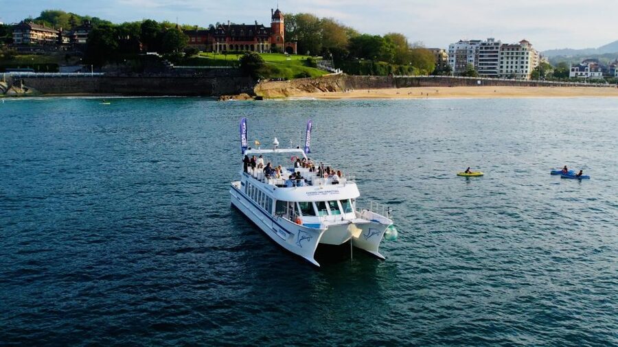 San Sebastian: Sustainable Catamaran Cruise with Audio Guide - Kursaal and the eastern side of the city