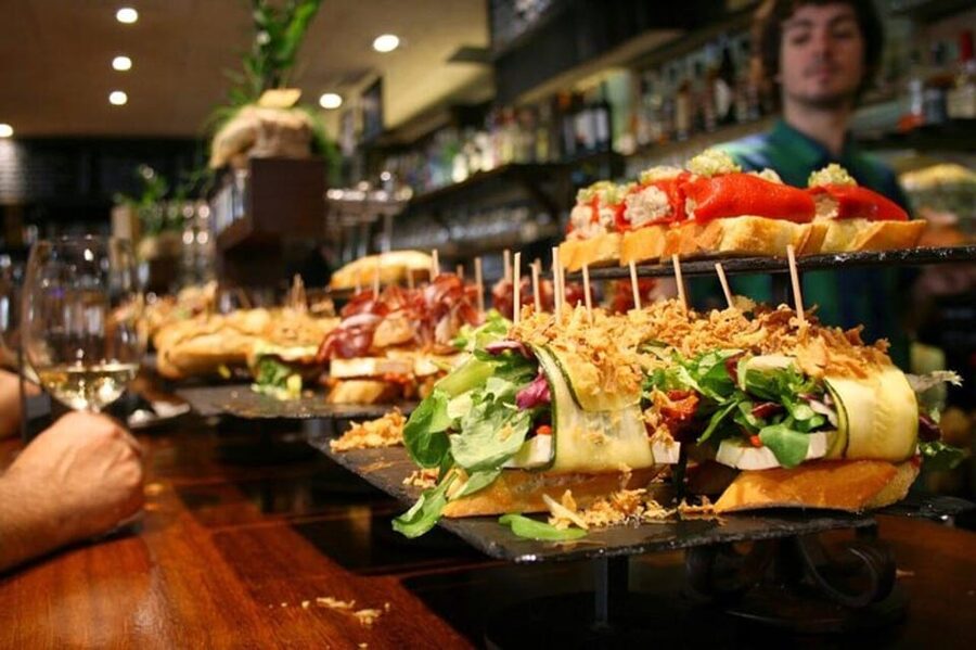 San Sebastian: Walking Tour with Pintxo and Drink - Constitution Plaza and the older city