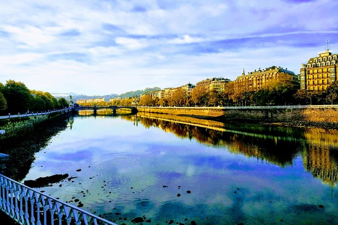 San Sebastian walking tour with pintxo and drink option - Walking conditions, timing, and meeting details