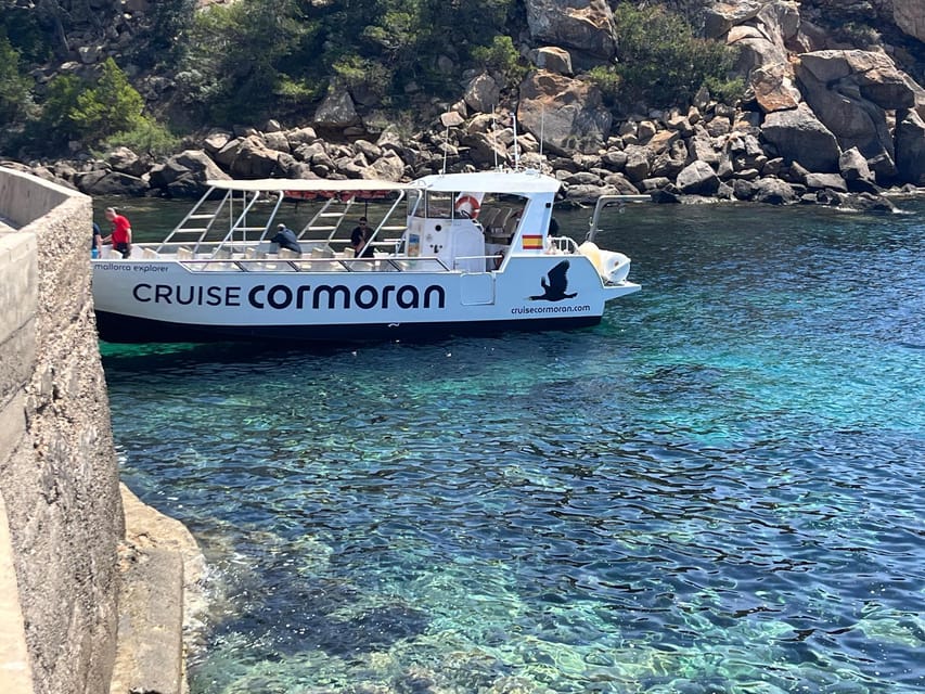 Santa Ponta/Peguera: Dragonera Island Cruise with Swim Stop - The crew, languages, and mood on board