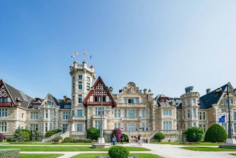 Santander: City Sightseeing Hop-On Hop-Off Bus Tour & Train - From Centro Botin to the cathedral