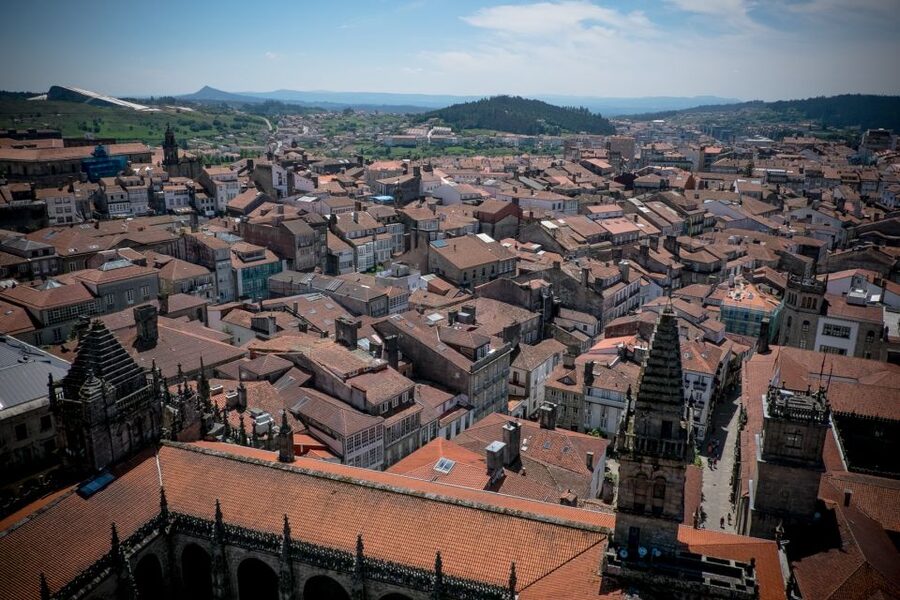 Santiago de Compostela Cathedral and Museum Guided Tour - The chapels around the main altar