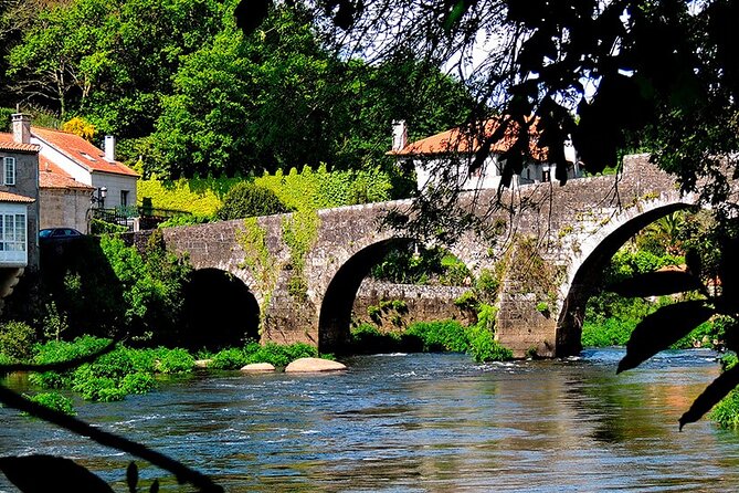 Santiago de Compostela: Finisterre, Costa da Morte, Ézaro, Muros & Carnota - Carnota’s enormous granite horreo