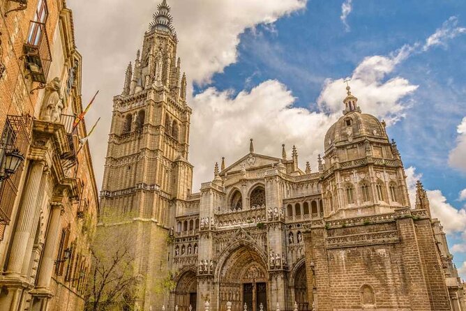 Segovia and Toledo Day Tour from Madrid with Optional Alcazar - Guides, group size, and the bilingual format