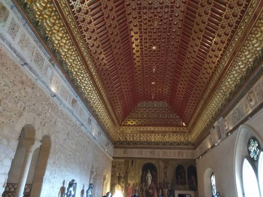 Segovia: Guided Walking Tour with Cathedral & Alcázar Entry - From the Aqueduct to the Alcázar in 2.5 hours