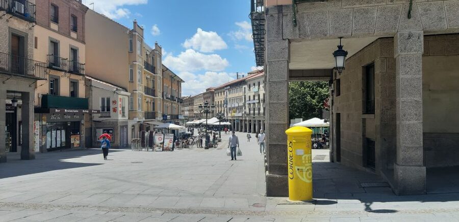 Segovia: Guided Walking Tour with Cathedral & Alcázar Entry - Romanesque churches and the Jewish quarter