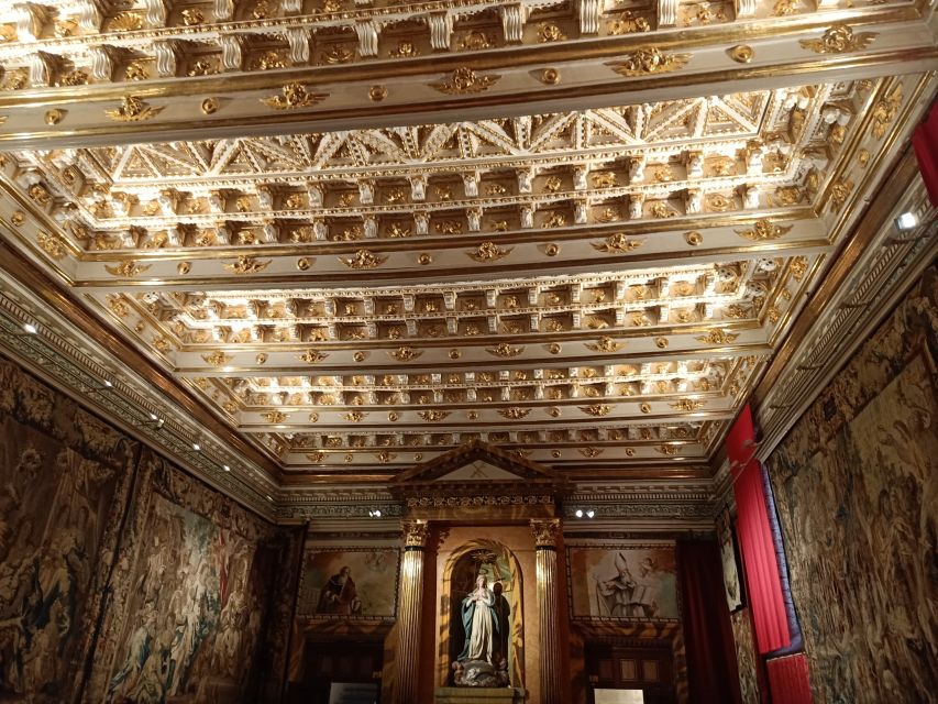 Segovia: Guided Walking Tour with Cathedral & Alcázar Entry - Plaza Mayor and the Cathedral interior