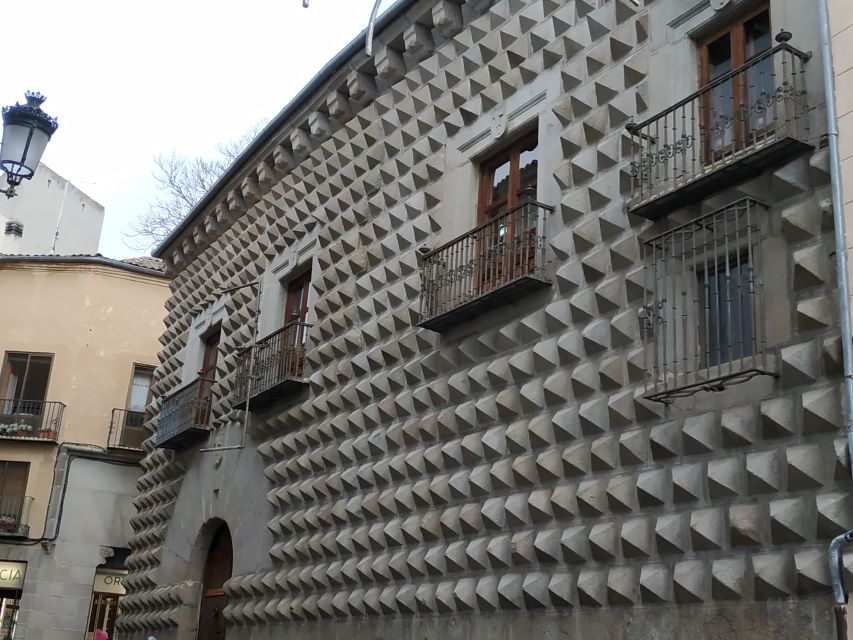Segovia: Guided Walking Tour with Cathedral & Alcázar Entry - The Roman Aqueduct: a powerful first stop