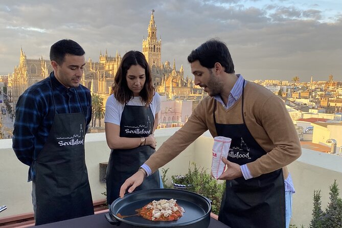 Sevilla: Rooftop Paella Cooking Class & 30-minute expert Q&A - Eating together on the rooftop