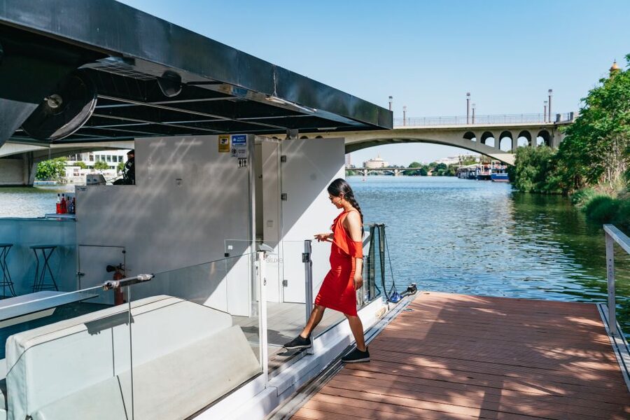 Seville: 1-Hour Guadalquivir River Sightseeing Eco Cruise - Drinks, seating, and onboard comfort