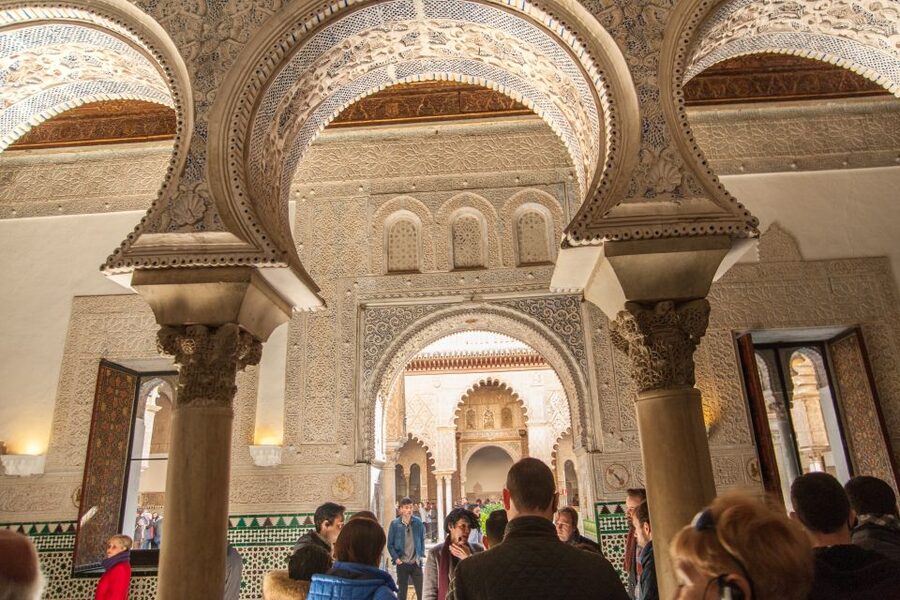 Seville: Alcázar and Cathedral Entry Ticket and Guided Tour - The walk to Seville Cathedral