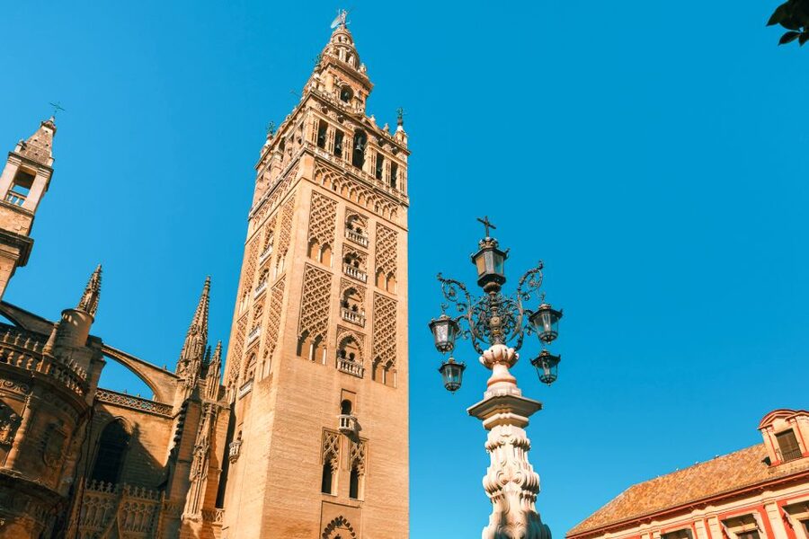 Seville: Alcázar, Cathedral & Giralda Fast Track Guided Tour - Key points at a glance
