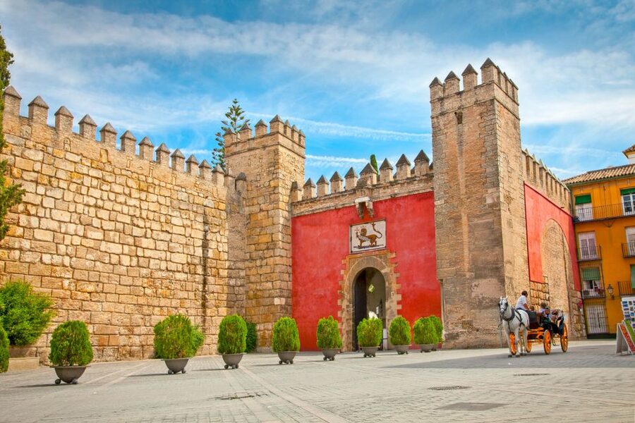 Seville: Alcázar Guided Palace Tour with Priority Access - Pace, sound, and group comfort