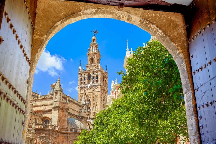 Seville: Alcázar Guided Palace Tour with Priority Access - Royal rooms and stories that make them memorable