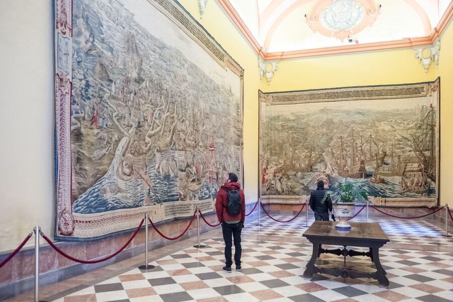 Seville: Alcázar Guided Tour - Language, pace, and guide quality