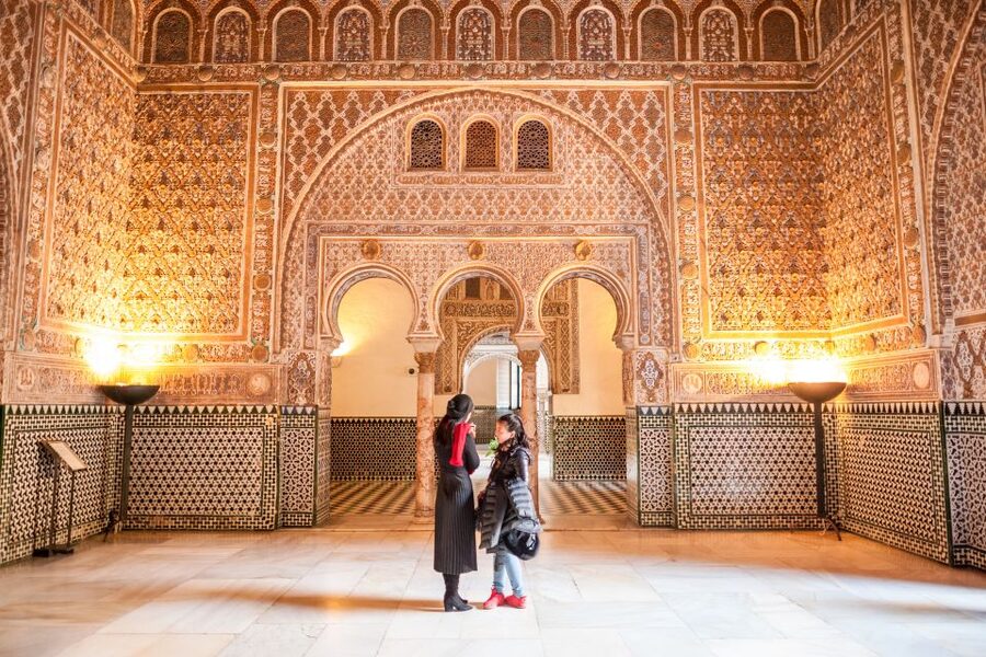 Seville: Alcazar Guided Tour with Entrance - Meeting your guide at Avenida de la Constitucion 23B