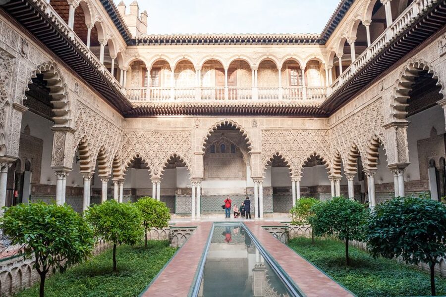 Seville: Alcázar Guided Tour - Entering through Puerta del León