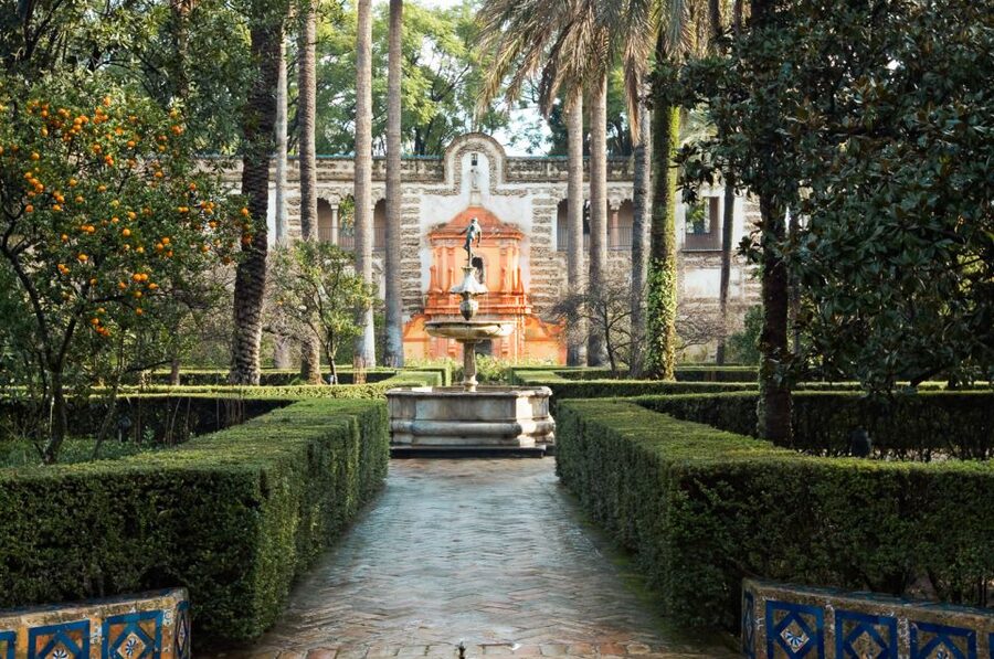 Seville: Alcazar Skip-the-Line Guided Tour with Tickets - What the 1.5-hour schedule feels like