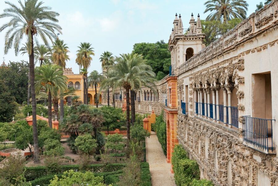 Seville: Alcazar Skip-the-Line Guided Tour with Tickets - Crowds, organization, and guide quality