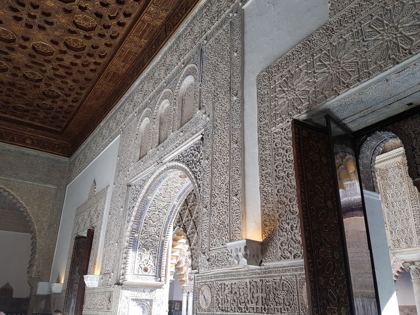 Seville: Alcázar Tour with Tickets Included - The Patio de las Doncellas