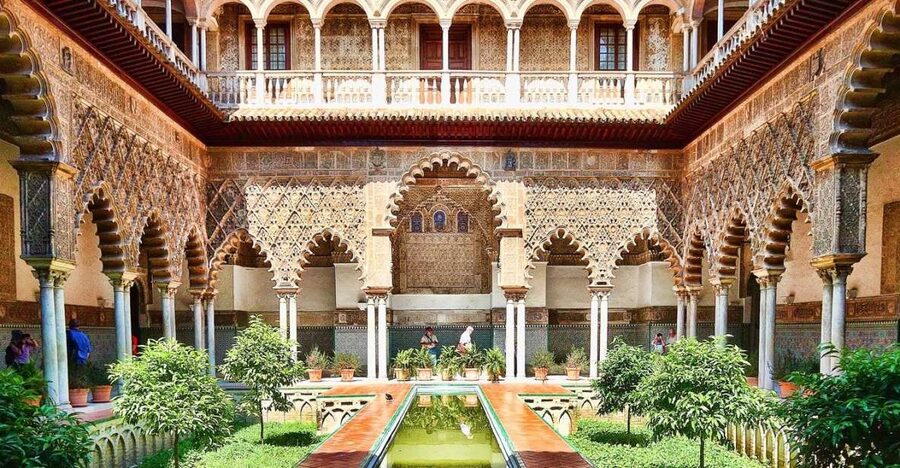 Seville: Alcázar Tour with Tickets Included - Patio del Crucero and the underground baths