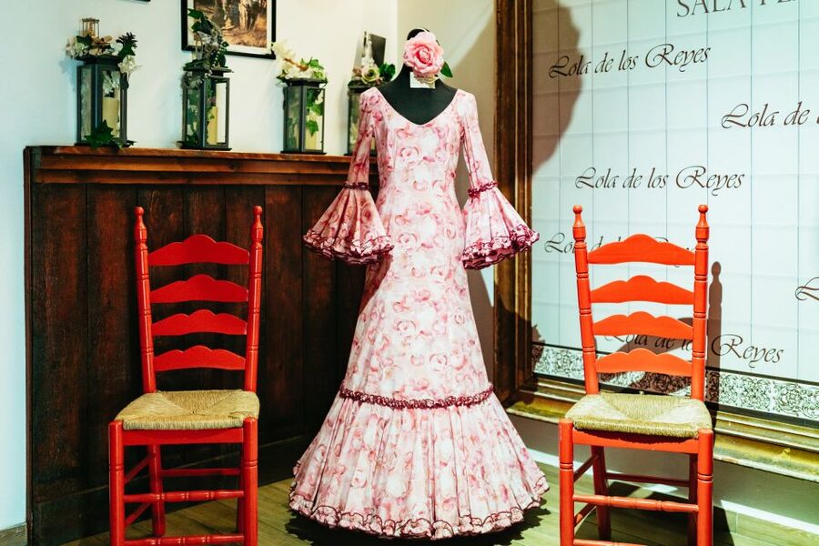 Seville: Baraka Sala Flamenca Show with Drink in Triana - Choosing 19:00 or 21:00