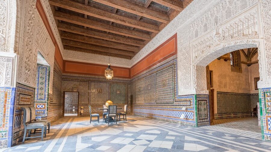 Seville: Casa de Pilatos Ground Floor Entry Ticket - Entering through the marble gate