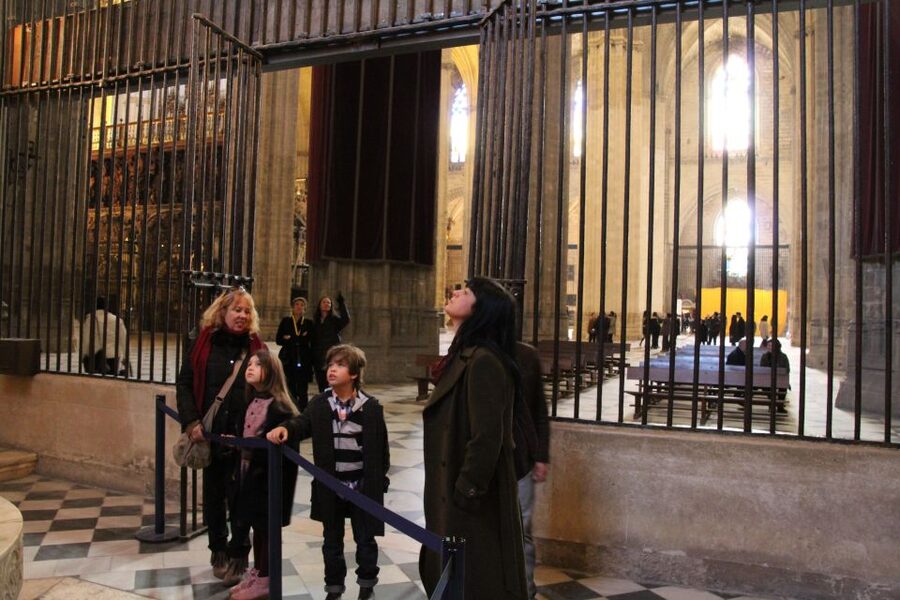 Seville: Cathedral and Giralda Skip-the-line Guided Tour - Why Seville Cathedral deserves your time