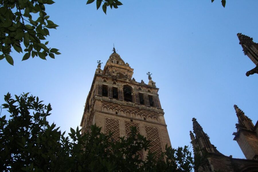 Seville: Cathedral and Giralda Skip-the-line Guided Tour - Climbing the Giralda’s 35 ramps
